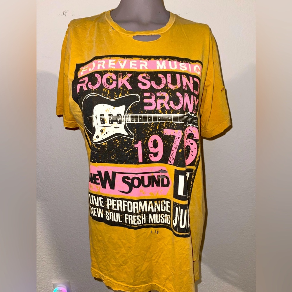 Lulusimonstudio Music Forever Distressed Studio‎ Tee Size Medium